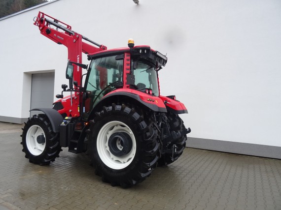 Traktor BASAK 5115 z levého zadního boku