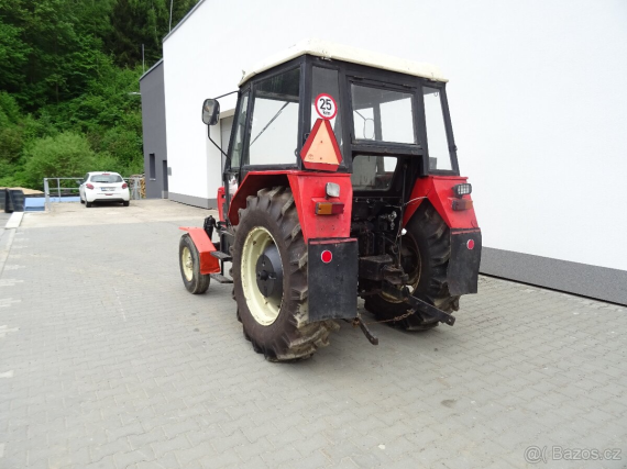 Traktor ZETOR 7011 z levého zadního boku