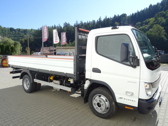 FUSO 7C18 z levého boku