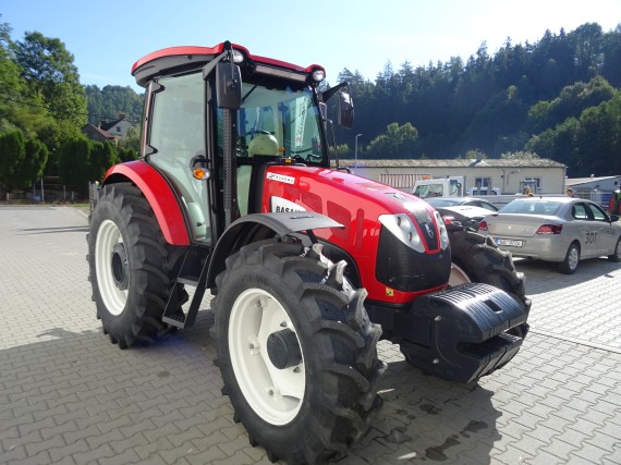 Traktor BASAK 2110 z levého předního boku