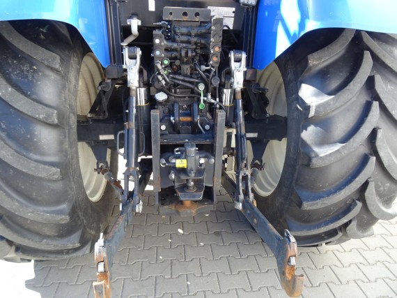 Traktor NewHolland zadní závěs