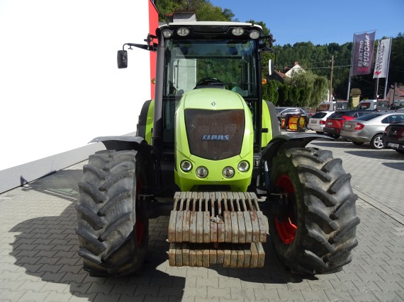 Traktor CLAAS AXOS 310 ze předu